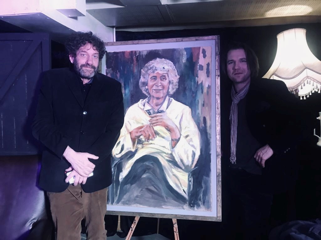Jan Morris son Twm (right) with portrait artist Dan Llwelyn Hall (left)