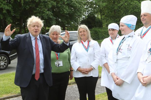 Welsh Conservative Party Conference at The Hafren, Newtown.
Pictured is Boris Johnson
Prime Minister with catering students from the college.
Picture by Phil Blagg Photography.
PB040-2022